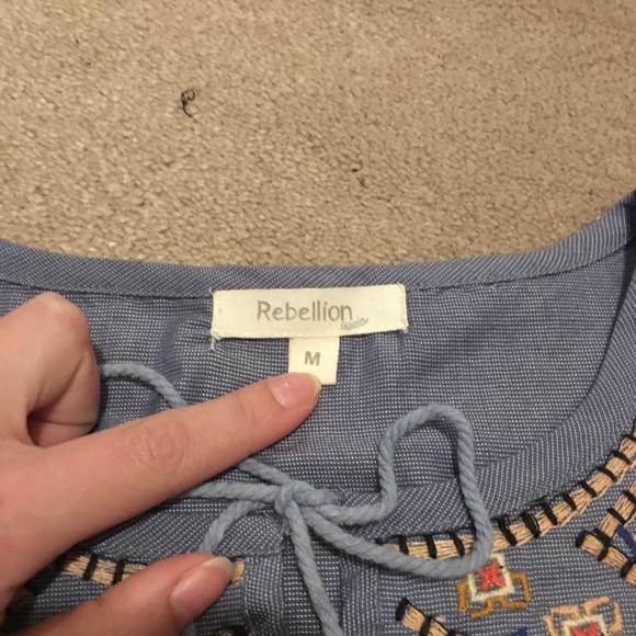 Embroidered long sleeve blouse with ties - Picture 3 of 5